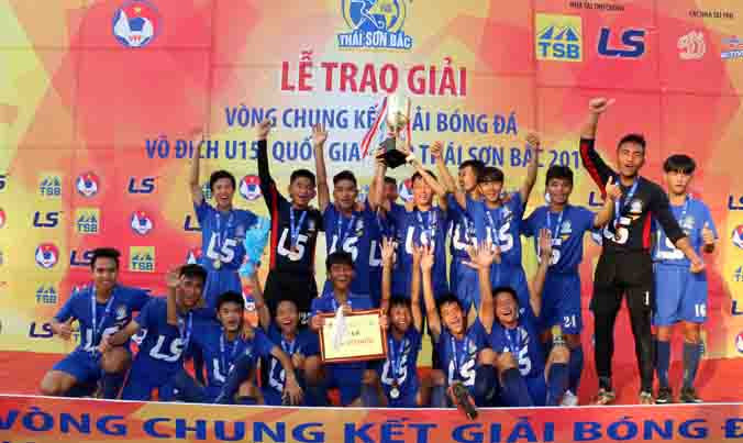 Thắng 'đấu súng', HAGL vô địch U15 Quốc gia