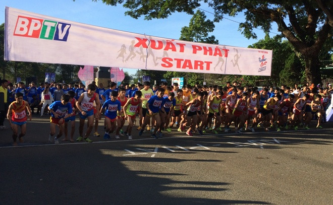 Các nam vận động viên chuyên nghiệp xuất phát