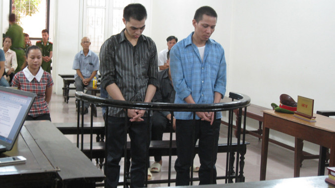 Hai bị cáo trong phiên xử ngày 30/9. Ảnh: BT