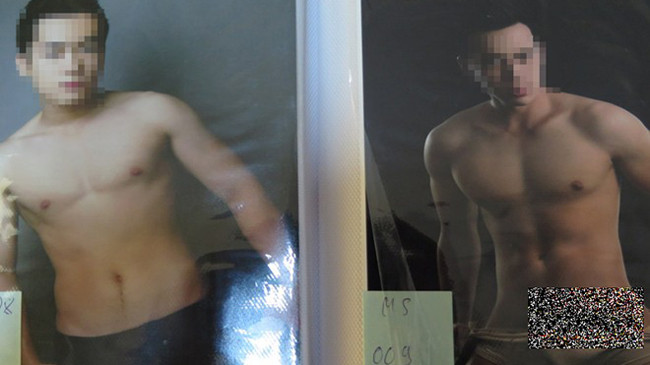 Hình quảng cáo "mỹ nam" trong các album để khách chọn. Ảnh:Khánh Trung.