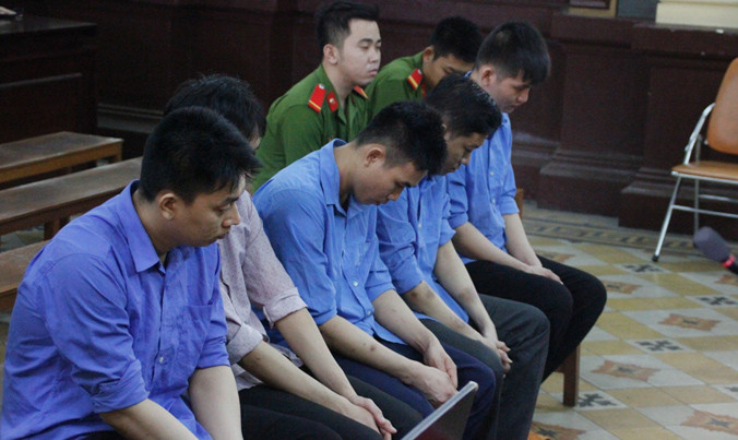 Các bị cáo tại tòa. Ảnh: Tân Châu.