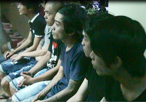 Nhóm thanh niên vừa bị bắt giữ. Ảnh: Ngọc Trường/vnExpress