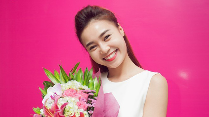 Lan Ngọc rạng rỡ trong một buổi giao lưu trực tuyến với độc giả.