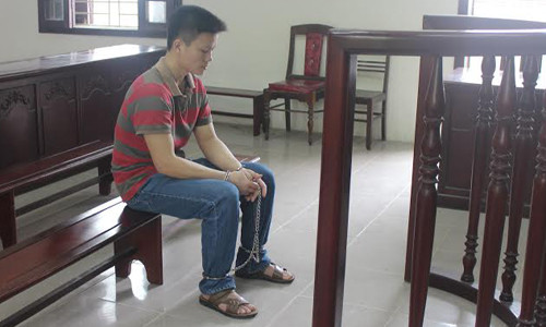 Cao Văn Quyết trước vành móng ngựa. Ảnh: Lê Hoàng/VnExpress.