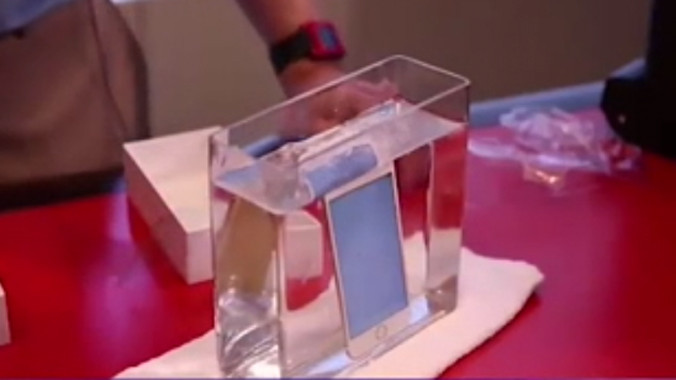 Thiết bị giúp hồi sinh điện thoại bị rơi xuống nước