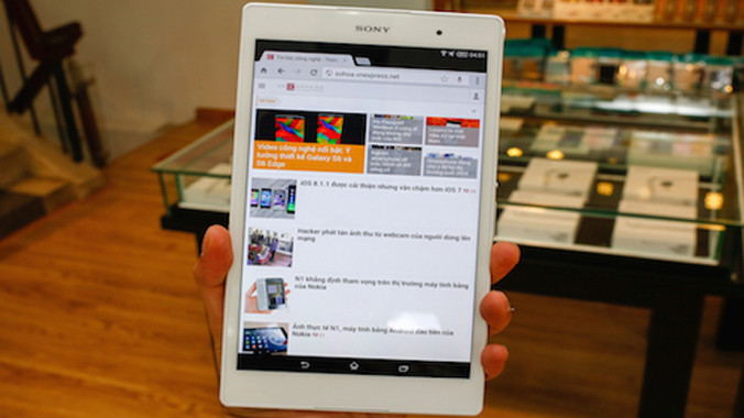 Xperia Z3 tablet compact với thiết kế nhỏ gọn và khả năng chống nước. Ảnh: Huy Đức.