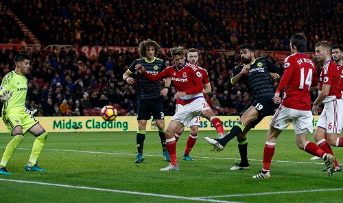 Tình huống đệm bóng ghi bàn của Costa. Ảnh: Reuters.