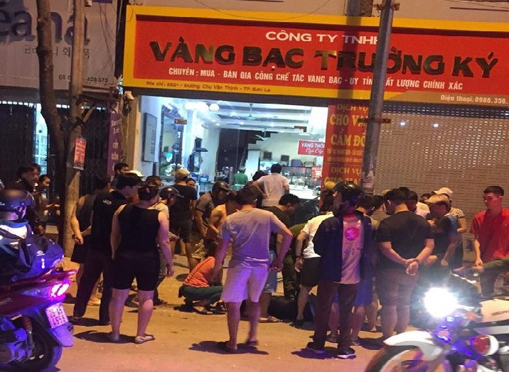 Cơ quan chức năng có mặt tại hiện trường vụ việc.