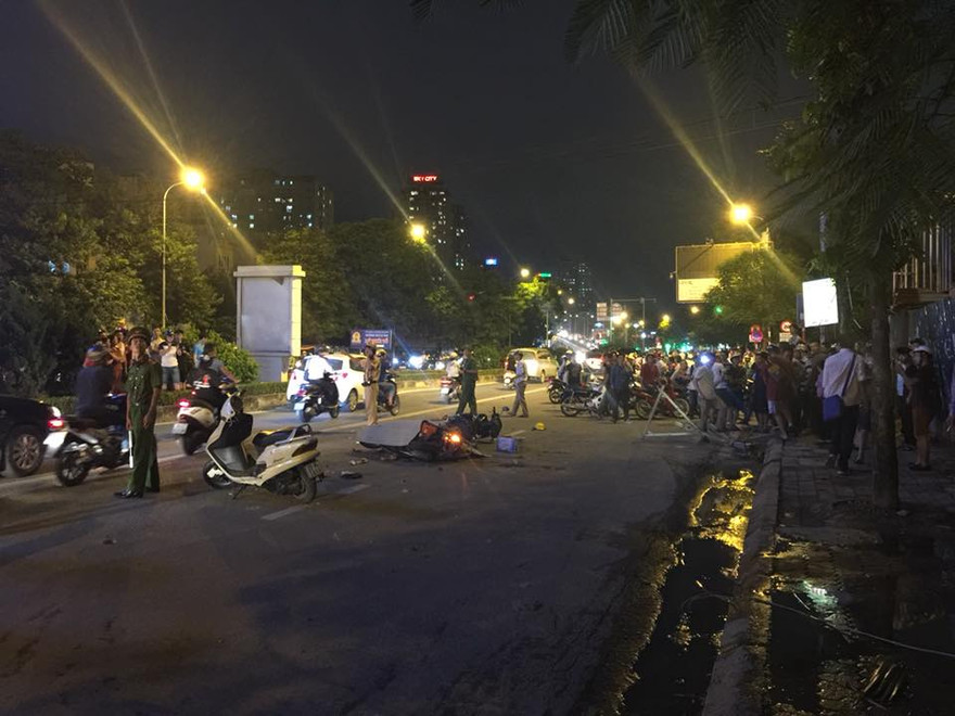 Hiện trường vụ rơi sắt làm 2 người thương vong tối 27/9.