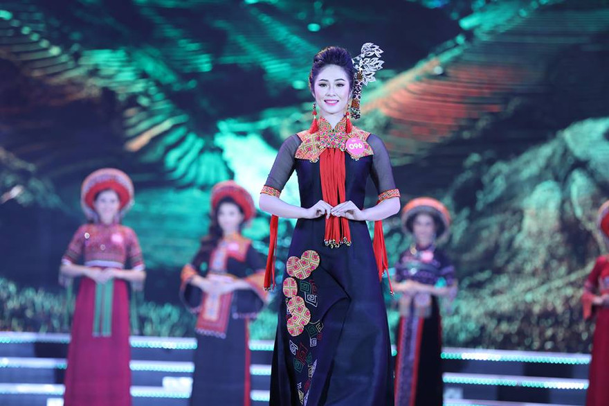 Nghe 'Việt Nam quê hương tôi' đầy da diết tại Chung kết HHVN 2018