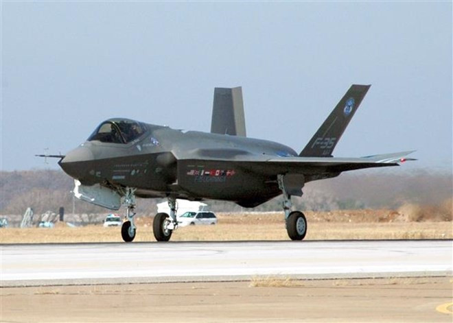 Máy bay F-35 của Mỹ do tập đoàn Lockheed Martin sản xuất trong một chuyến bay thử nghiệm tại Fort Worth, bang Texas. (Ảnh: AFP/TTXVN)