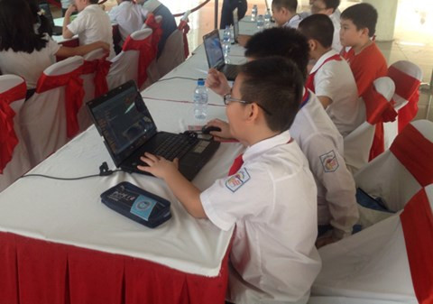 Nhiều tranh cãi xung quanh các cuộc thi qua mạng trong trường học.