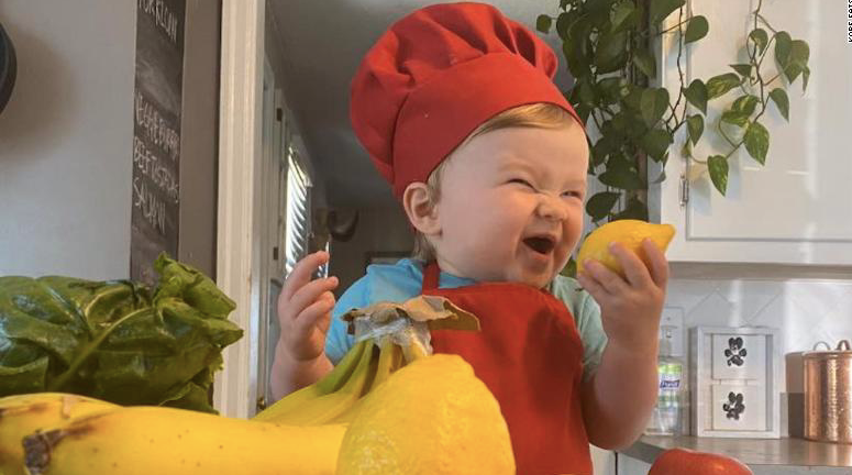 Đầu bếp 1 tuổi 'đốn tim' cư dân mạng 