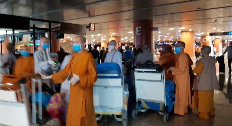 Các công dân được về nước sau thời gian mắc kẹt. (Ảnh: Mofa)
