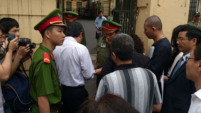 Theo Bộ trưởng Tư pháp, nghị định của Chính phủ đã quy định rất rõ nhà báo chỉ cần xuất trình thẻ nhà báo khi tác nghiệp. Ảnh: Tuấn Nguyễn