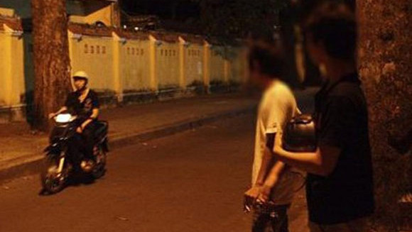 Trai gọi ở Sài Gòn: “Em khỏe, giá rẻ nè anh”