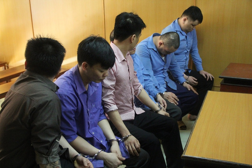 Nhóm bảo kê tại quận 12 nay hầu tòa đền tội. Ảnh: Tân Châu