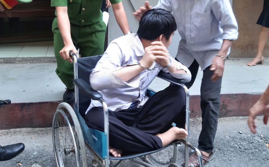 Trương Huy Định hầu tòa bằng xe lăng sáng nay 25/2.