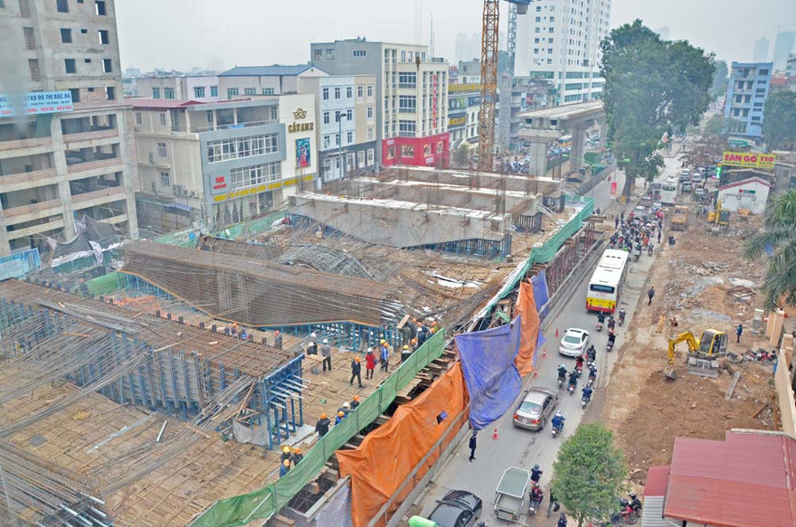 Hiện trường vụ sập giàn giáo nhìn từ trên cao. Ảnh: Thanh Hà.