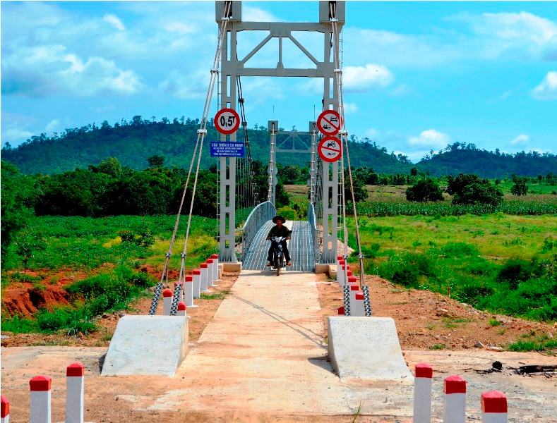 Cầu treo được xây dựng ở xã thôn 8 xã Ea Huar.