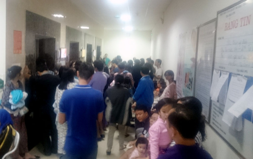 Sự việc khiến hàng trăm người dân tòa nhà VP5 khu bán đảo Linh Đàm (Hà Nội) hoảng hốt chạy xuống dưới sân tòa nhà.