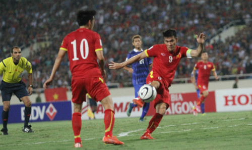 Công Vinh trong trận đấu với Thái Lan ngày 13/10. Ảnh: Lâm Thỏa.