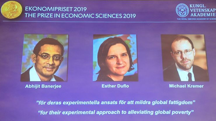 Chân dung 3 nhà kinh tế học giành giải Nobel Kinh tế 2019. (Ảnh: BTC)