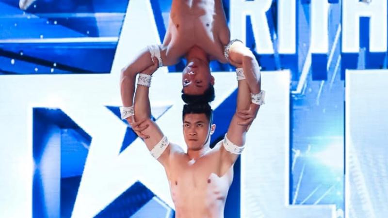 Anh em cơ nghiệp tạo ấn tượng mạnh với màn chồng đầu trứ danh.