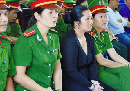 Bị cáo Lê Thị Hường lần thứ 3 đối diện trước vành móng ngựa