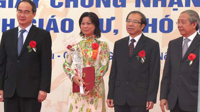 Việc phong hàm chức danh giáo sư, phó giáo sư phải do Hội đồng giáo sư Nhà nước thực hiện. Ảnh: Hoàng Thùy.