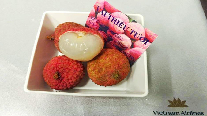 Vải thiều lên bàn ăn trên chuyến bay Vietnam Airlines