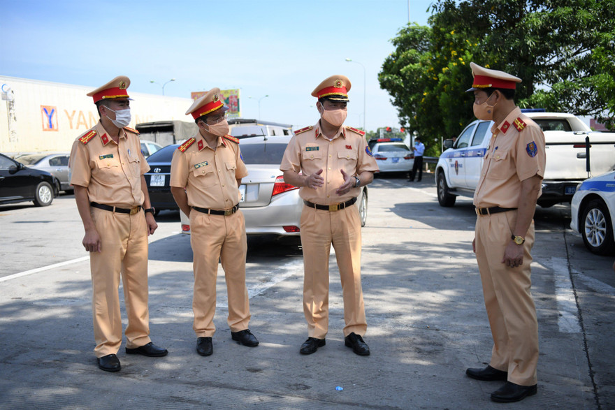Cục phó CSGT yêu cầu cán bộ tại chốt kiểm soát dịch không lơ là, chủ quan