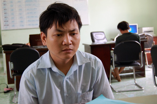 Lê Đình Quyền, người bắt bạn mời nhậu tại cơ quan điều tra. Ảnh: Nguyệt Triều