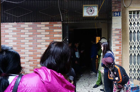 Lực lượng chức năng khám nghiệm hiện trường vụ hỏa hoạn