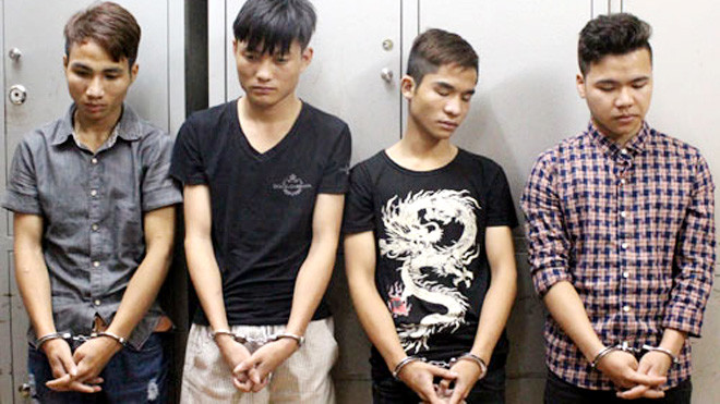 Nhóm cướp tại trụ sở công an