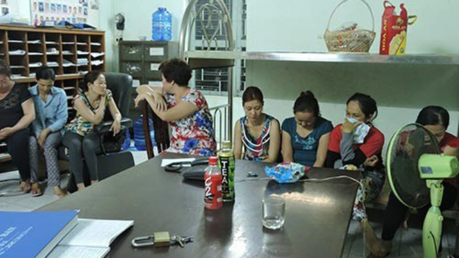 Các 'quý bà' bị công an tạm giữ
