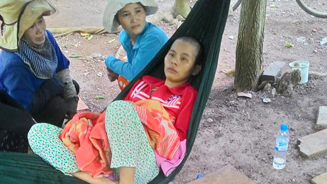 Nguyễn Thị Bé Đào nằm điều trị trúng độc tại nhà sau khi gây ra vụ án thương tâm