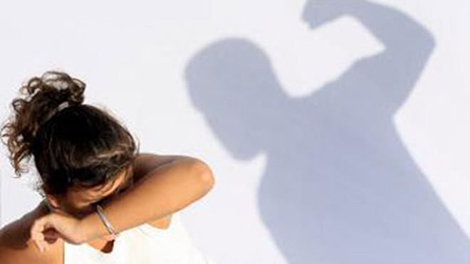 Kẻ vũ phu hành hạ vợ như thời trung cổ