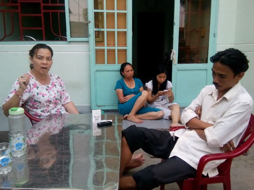 Chị Ngô Thị Định và anh Nguyễn Hữu Hạnh cha mẹ bé Phút đau buồn khi mất đi đứa con gái - Ảnh: Hải Nam