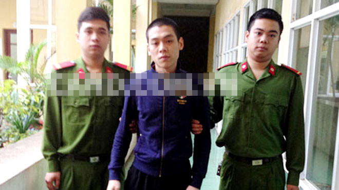 Cơ quan Công an dẫn giải đối tượng Nguyễn Xuân Hiếu