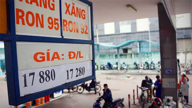 Giảm giá dầu, giữ nguyên giá xăng