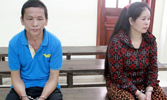 Hai bị cáo tại phiên tòa.