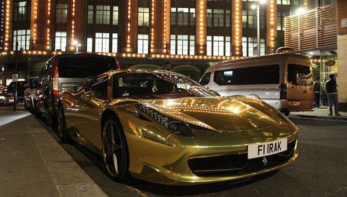 Cũng giống như trang mạng xã hội Rich Kids of Instagram trước đây, những công tử và tiểu thư sống tại London đã tự lập ra trang Rich Kids of London để "show hàng" những món đồ chơi đắt tiền của mình, đặc biệt là những siêu xe bọc vàng.