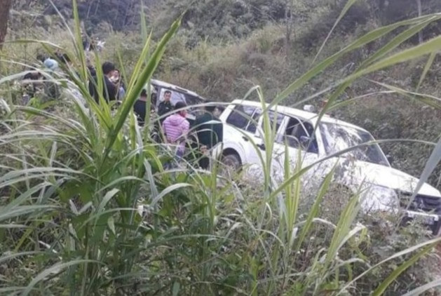 Lực lượng chức năng tiếp cận hiện trường vụ tai nạn. 