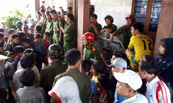 Lực lượng công an có mặt tại hiện trường để làm rõ vụ việc và bảo đảm an ninh trật tự. 