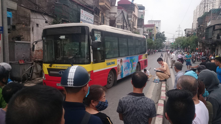 Cảnh sát khám nghiệm hiện trường vụ việc.