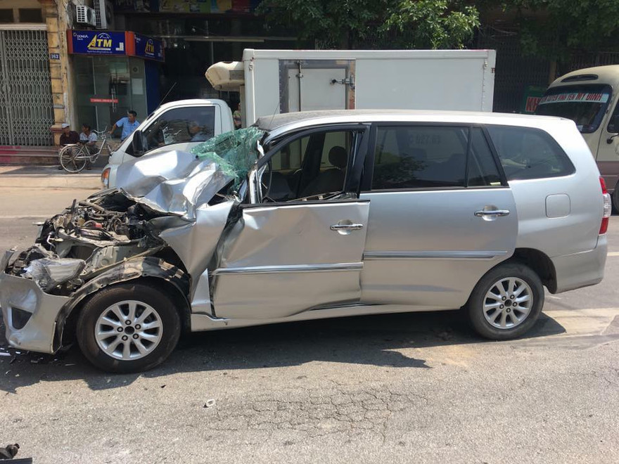 Chiếc xe biển xanh gặp nạn. Ảnh Otofun