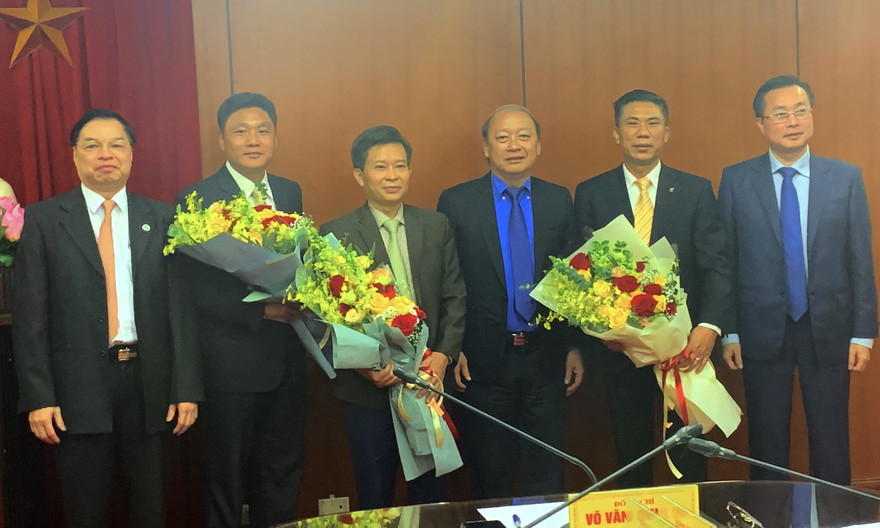 Các đồng chí Vũ Trọng Hà, Đoàn Văn Báu và Trần Đoàn Hưng được trao quyết định bổ nhiệm.