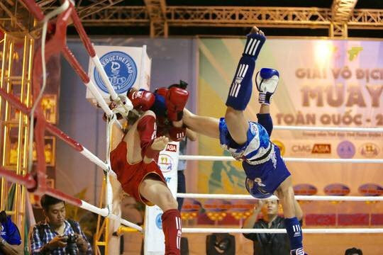 L.H.Đ (phải) từng vô địch thế giới hạng 48kg