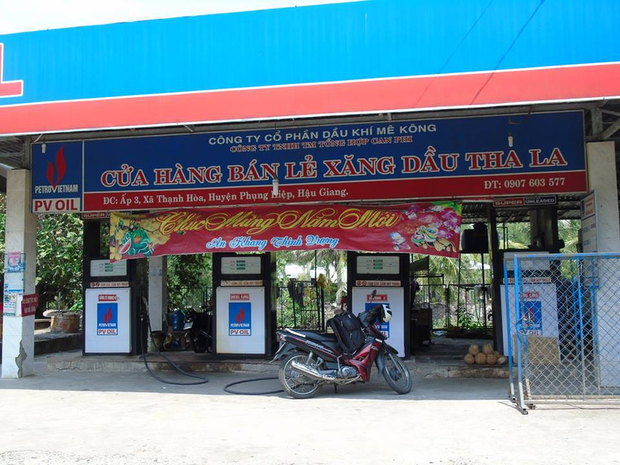 Cửa hàng xăng dầu Tha La, nơi người dân phản ánh xăng A95 bị tự ý kê giá - Ảnh: Kim Hà.